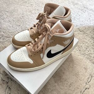 Women’s Nike air Jordan mid and tan black and white size 9.5